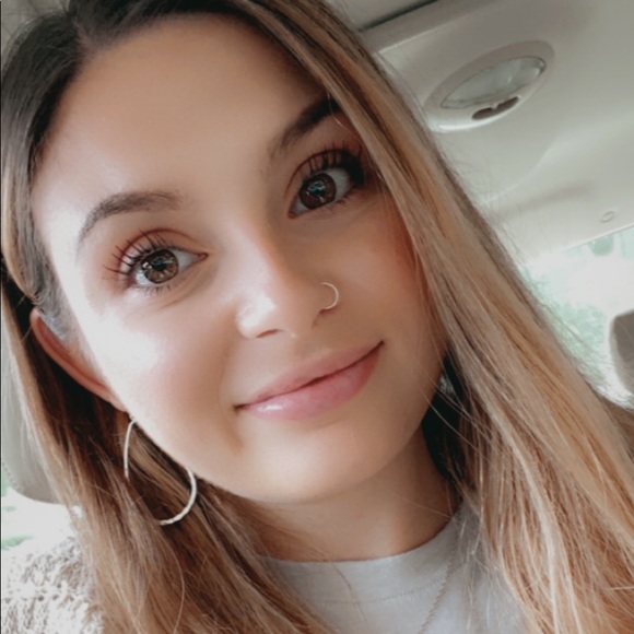 Meet your Posher, Kayli - Picture 2 of 2